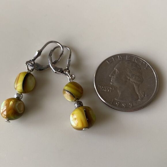 Sterling silver/green mother of pearl earrings - Picture 2 of 4